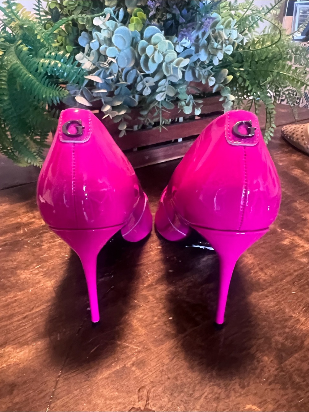 GUESS Women's Hot Pink Patent Pointed-Toe Heels - Picture 5 of 9